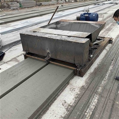 Machine de fabrication de dalles creuses en béton préfabriqué